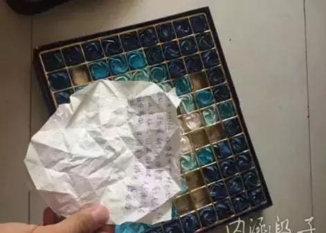 大姐一屁股坐在我腿上，足足坐了20分钟