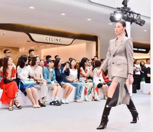 关晓彤有没有买到假的奢侈品,关晓彤卖鞋