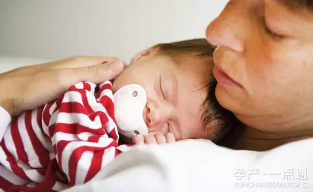 亲妈伺候月子和月嫂哪个好,月嫂和婆婆一起照顾月子