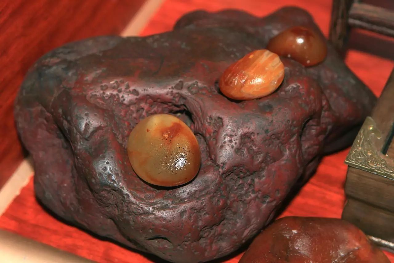 玛瑙属于什么类型的文玩,玛瑙属于什么物质