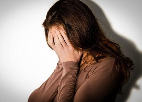 自测有没有腋臭这四种方法要学会,腋臭怎么去除推荐什么手术治疗呢