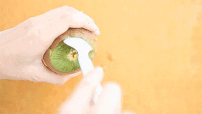 不削皮的猕猴桃怎么切好看,猕猴桃怎么去皮不脏手