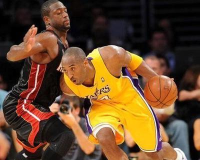 篮球比赛各位置详解,足球场上球员位置详解