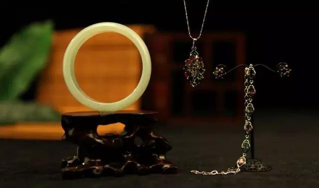 带您欣赏岫玉高端美玉,中国古代四大名玉之岫玉