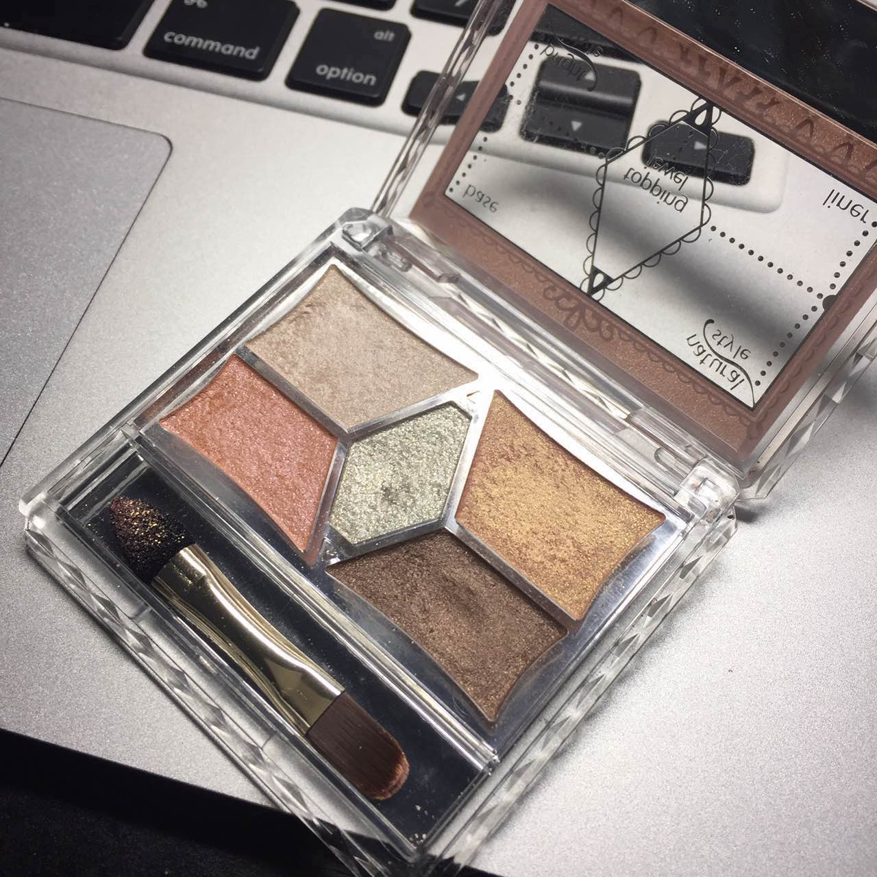 眼影买贵点的好还是便宜点的好,什么眼影需要买贵的