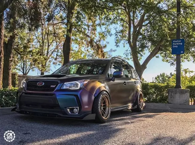 “不务正业”的低趴斯巴鲁森林人，在路上暴走的姿态简直凶猛！