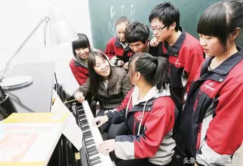 闀挎不澶涓鏍℃湇,闀挎不浜斾腑楂樹簩鏍℃湇