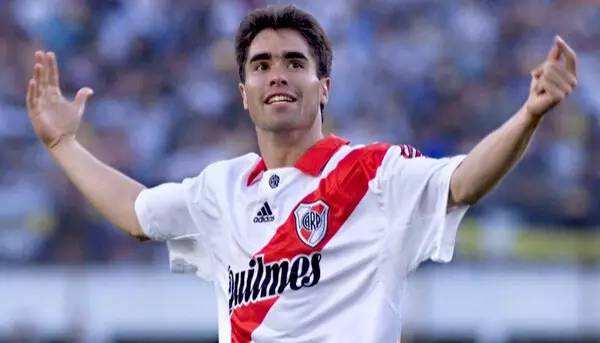 内马尔博格巴谁天赋好,除了内马尔还有谁受欢迎