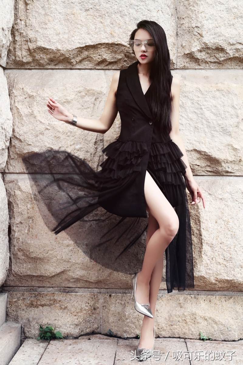 马伊琍和杨幂的新闻采访,杨幂秋季马甲套装穿搭