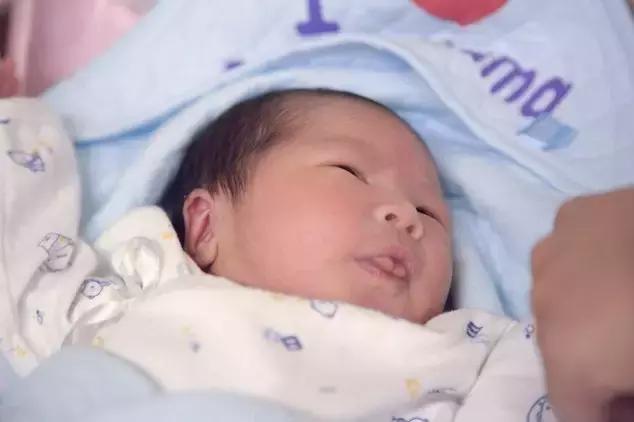 盘点那些产房外的感人瞬间,产房外的那些感人瞬间