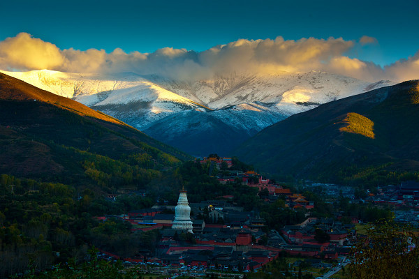五台山站跟繁峙是一个吗,五台山跟繁峙的渊源