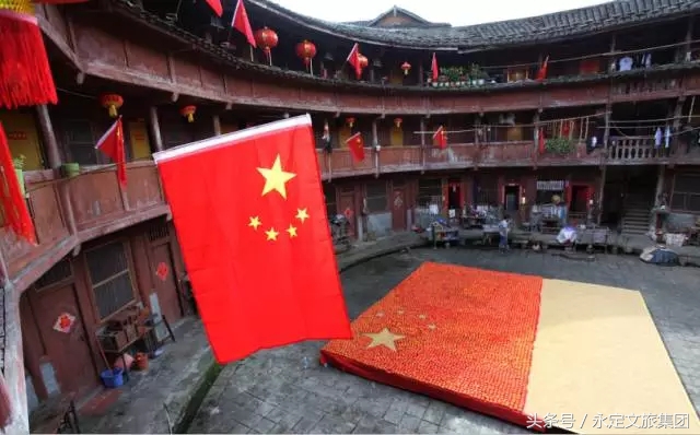 这个国庆，来永定土楼加入柿子嘉年华的狂欢派对吧！