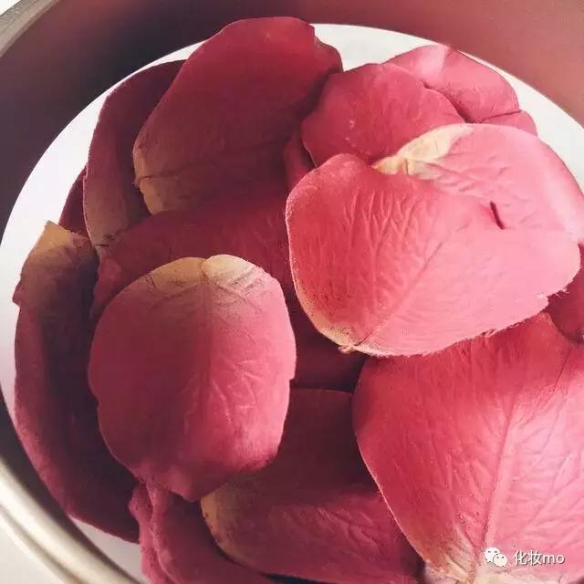 什么牌子的腮红好用且自然,哪个牌子的腮红比较显气色好