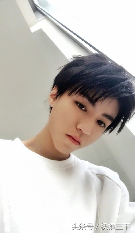 王俊凯军训后晒黑了怎么白回来,王俊凯大学军训在哪