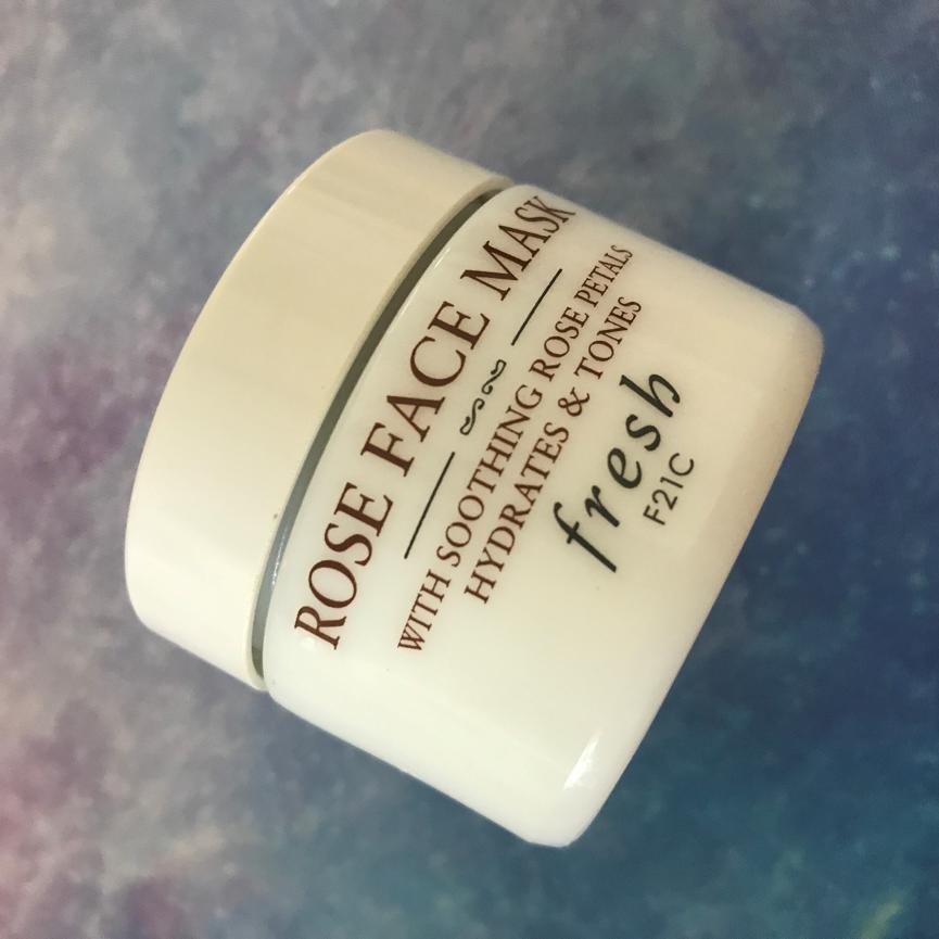 油性痘痘肌能用面霜吗,油性皮肤痘痘肌可以用的护肤品