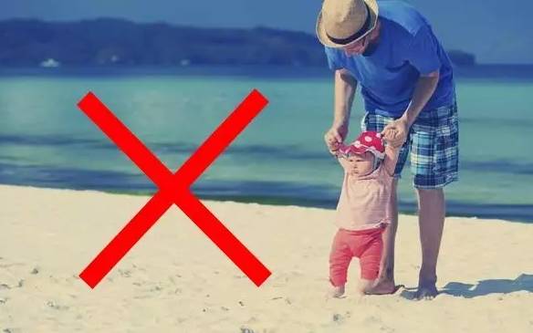 警惕！这2种坐姿，可能导致宝宝驼背、罗圈腿、内八字……