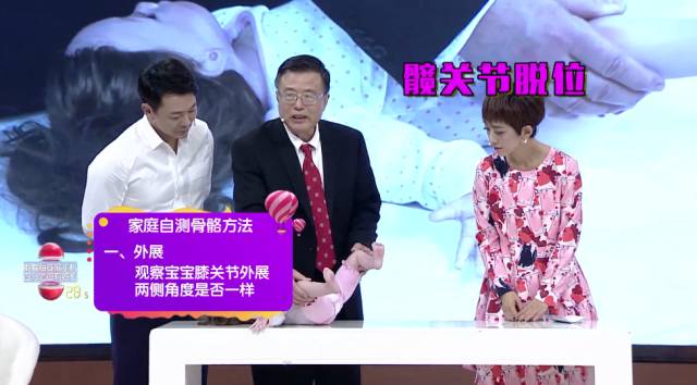 警惕！这2种坐姿，可能导致宝宝驼背、罗圈腿、内八字……