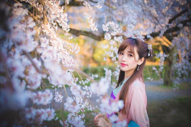 金莎是胖了还是整容了,金莎变成网红脸了