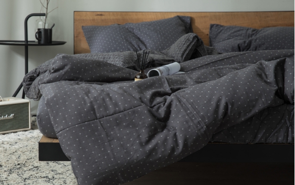 四件套床品搭配对比,床品四件套怎么选款式和卧室配