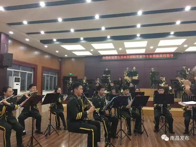 南昌陆军军乐团,南昌军乐团演奏视频