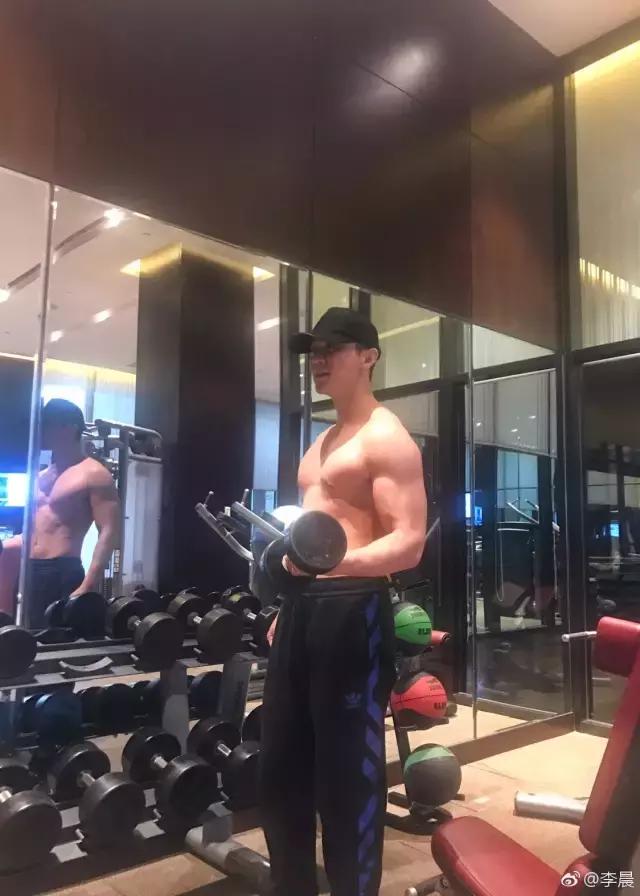 30岁的我们保温杯里泡枸杞,你的保温杯里泡枸杞了吗