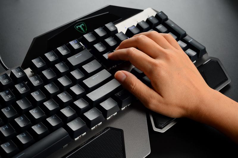 装甲键盘,eti119刀锋机械键盘测评