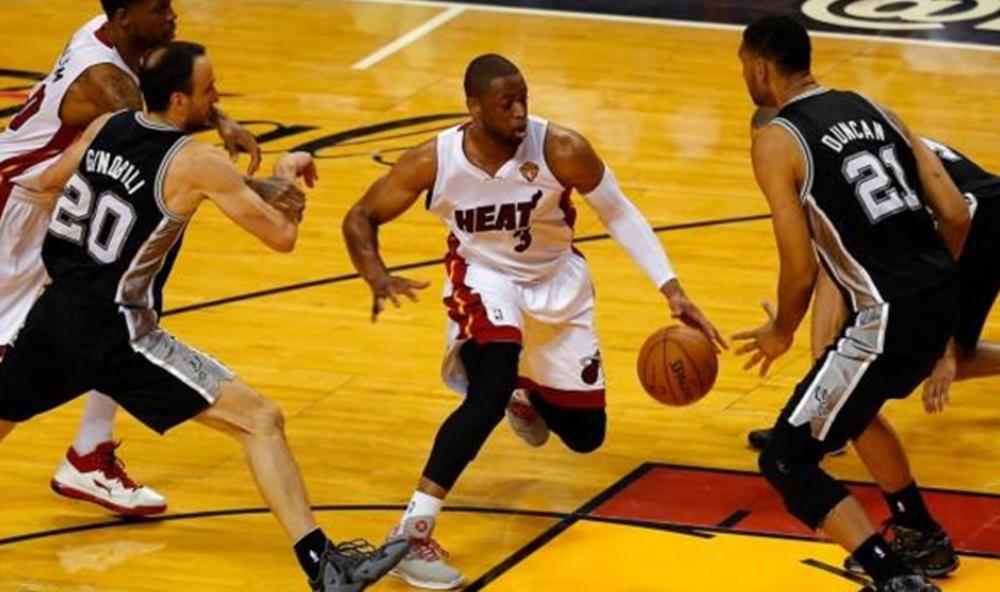 篮球过人招式韦德之道4,韦德哈登欧洲步对比