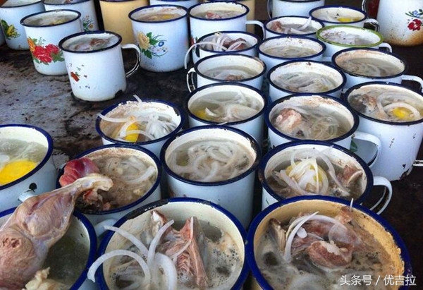 活久见！*疆新**大叔用茶杯煮出来的“缸子肉”有多好吃？