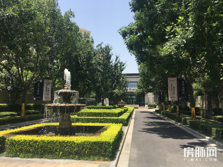 百亩绿化三亩湖五重景观成一家-富力白鹭湾园林实景