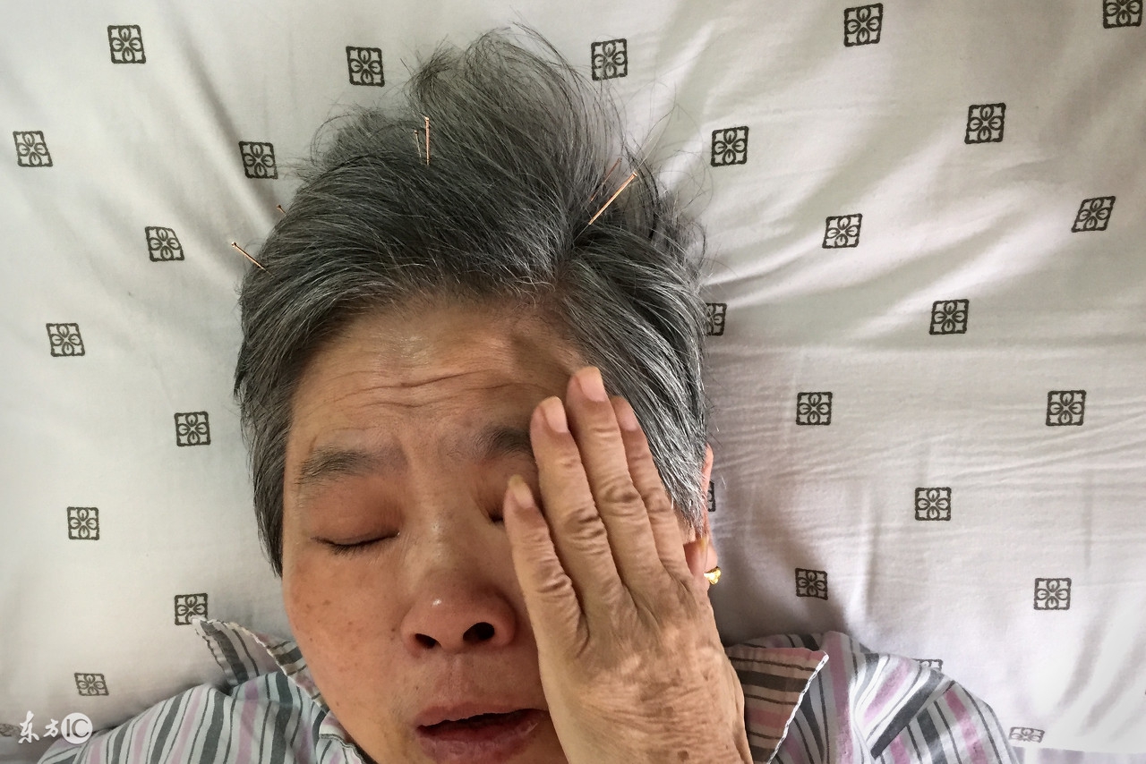 中风康复锻炼走路正确动作视频,中风不能进食不能说话能康复吗