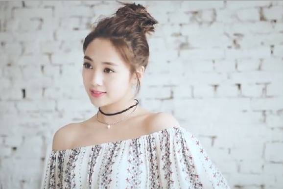 王嘉尔何炅何老师,何炅发型炸了的节目