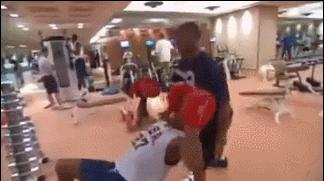 科比晃肩如何变得更丝滑,科比身材肌肉照片