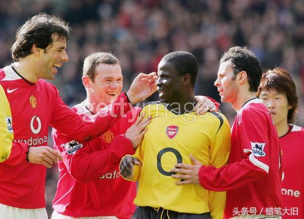 足球名场面搞笑视频阿森纳,足坛大腕搞笑视频