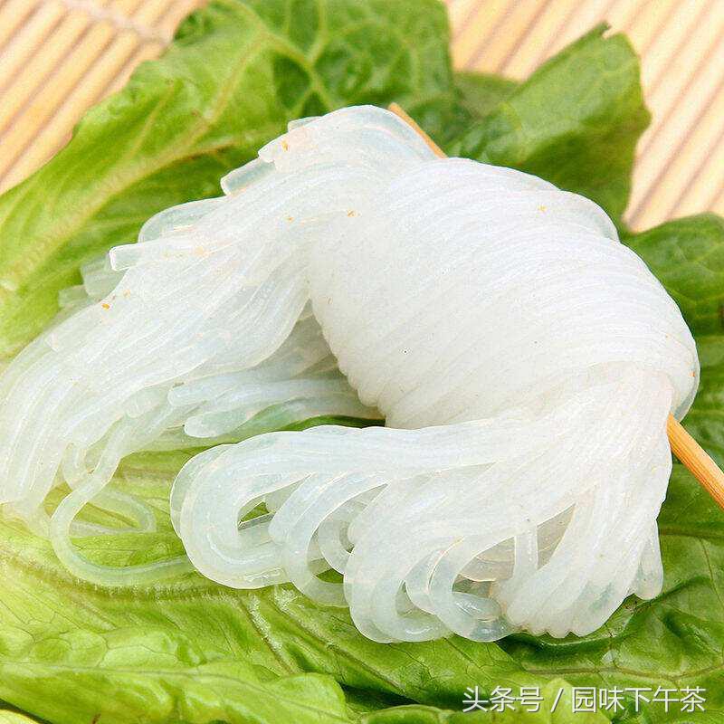 做魔芋豆腐生魔芋一斤放多少石灰,魔芋是怎么做成魔芋豆腐的