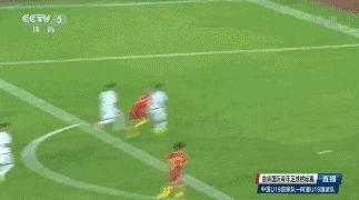 进球后亲吻队徽空翻庆祝!叶尔凡:能为中国队进球非常自豪!