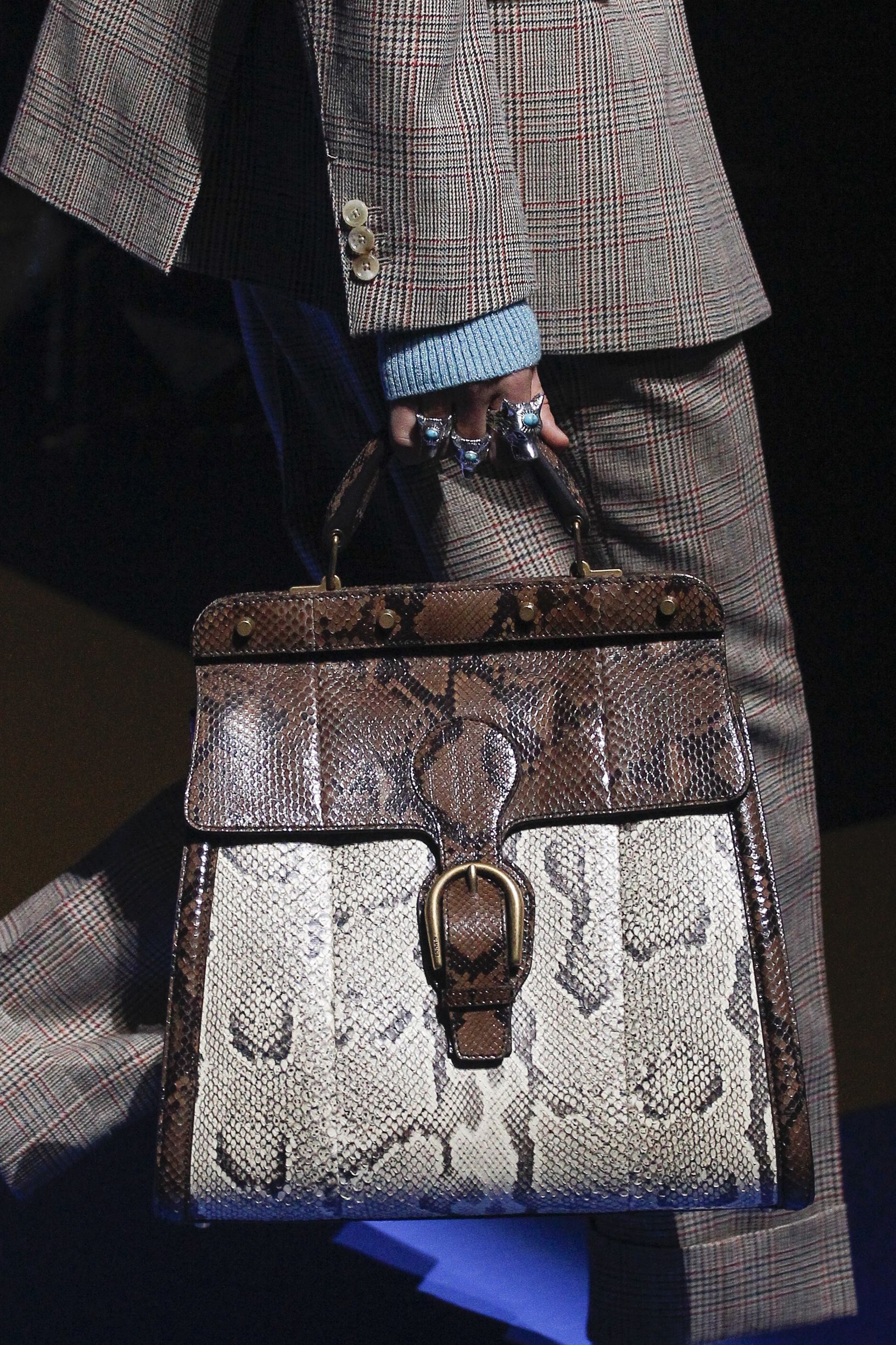 米兰时装周gucci直播外场,米兰时装周gucci三叶草