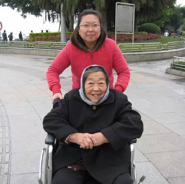 我和我的家人一起去环游北京,37岁的妈妈带着女儿环游北京