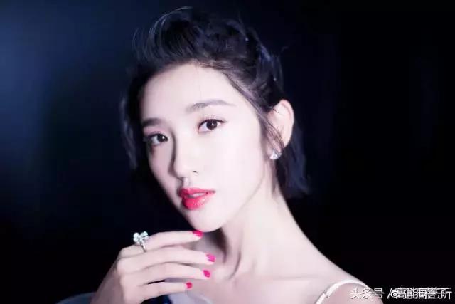 国庆要去浪?周冬雨刘亦菲等女星开包,10件单品斗赢票圈不会输