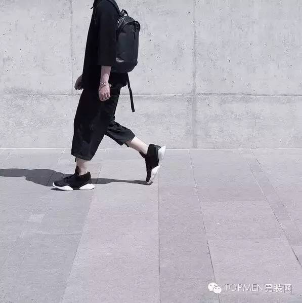 管你花枝招展，我却独爱黑白