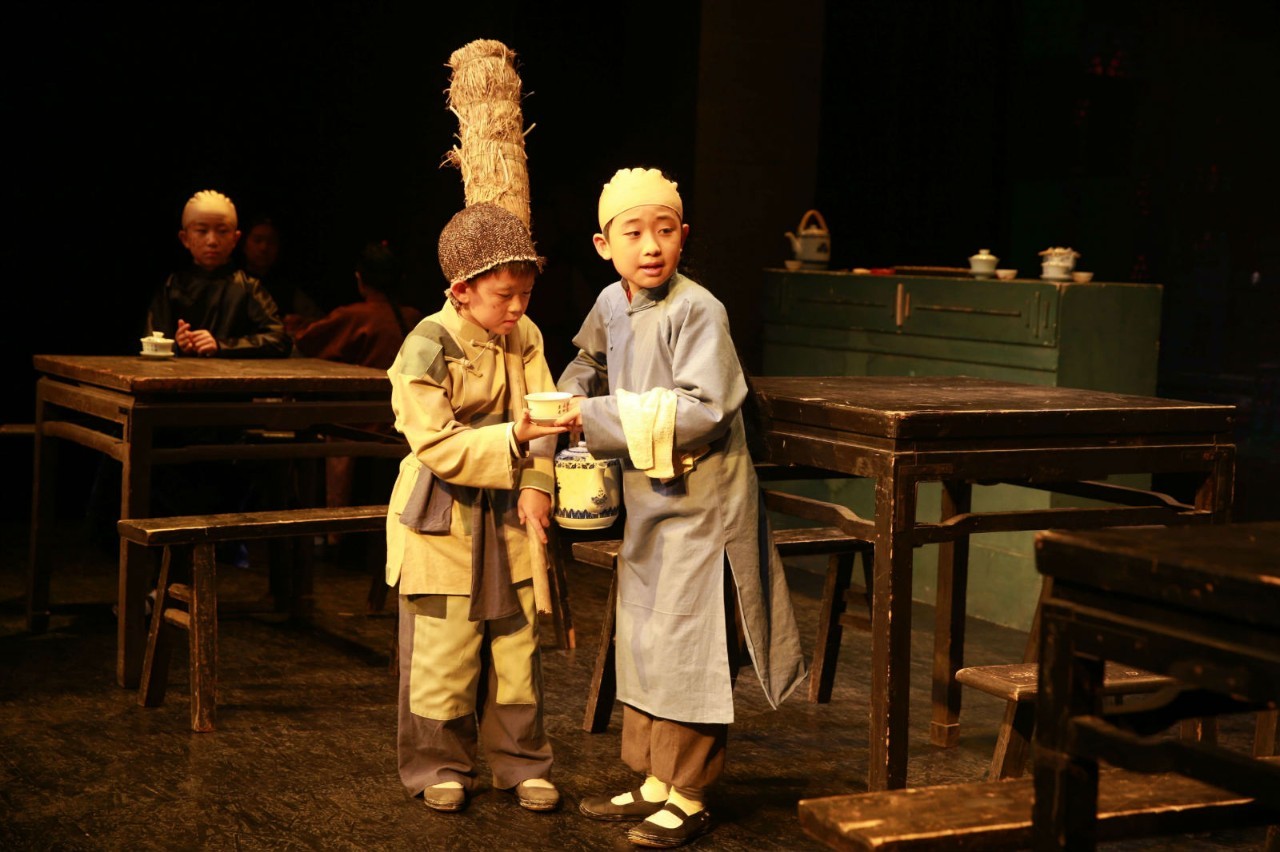 孩子们参加社团活动,孩子参加的学校团体活动