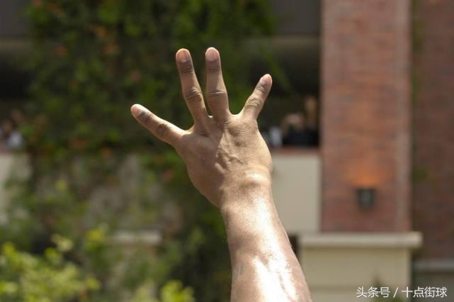 NBA球员伟大的象征:韦德半月板、詹姆斯的脚趾,还有科比的手!