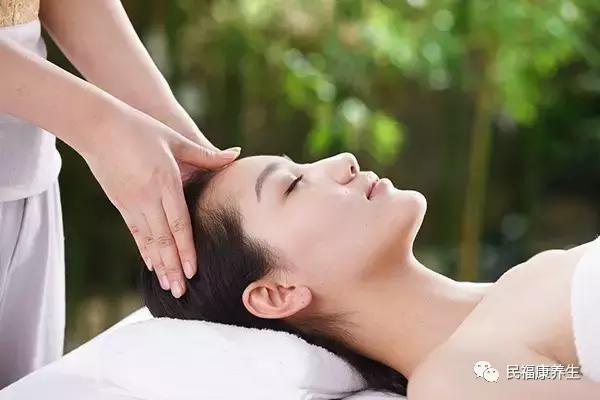 出现白发应该吃什么,出现白发的原因看中医治疗可以吗