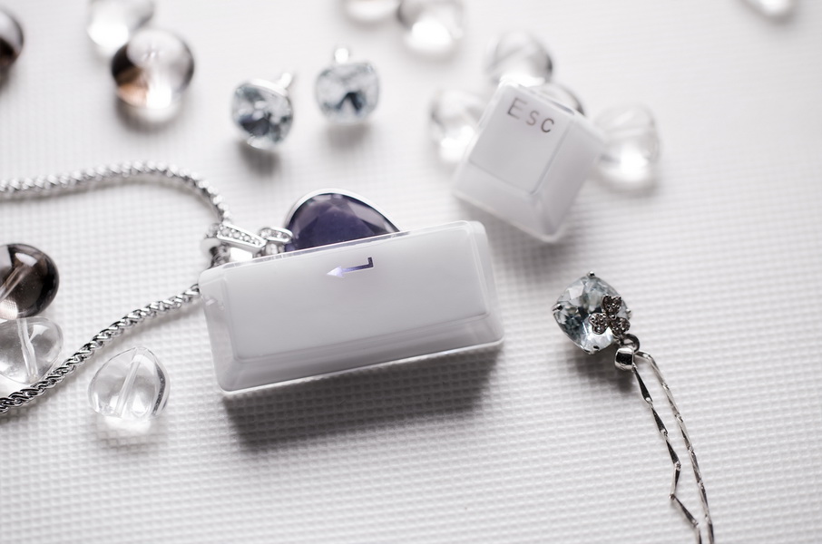 e元素z11和艾石头fe87哪个好,施华洛世奇水晶之恋