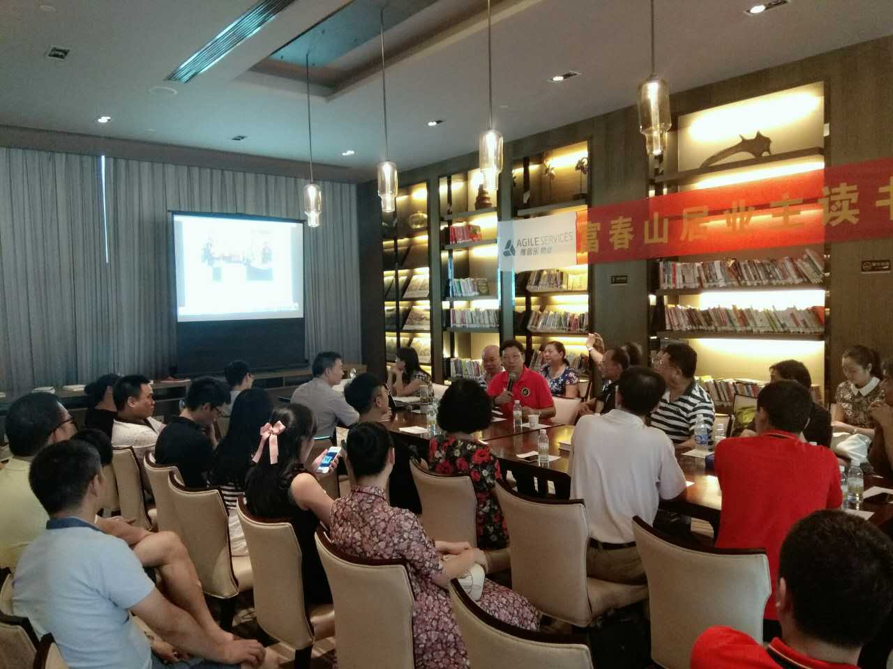 五人足球巅峰对决,中国机器人足球vs美国机器人足球