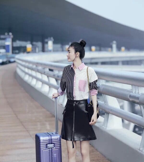 王丽坤深v礼服照,王丽坤抹胸搭银色礼服