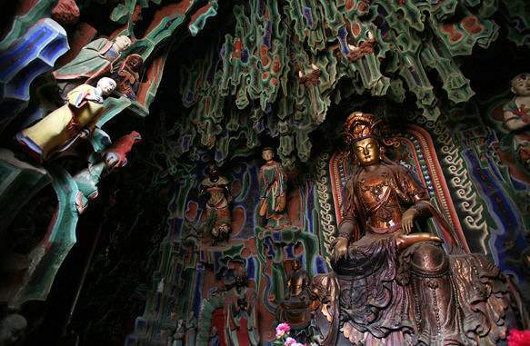 西藏文殊菩萨和五台山文殊菩萨,五台山文殊菩萨殿是文殊菩萨吗