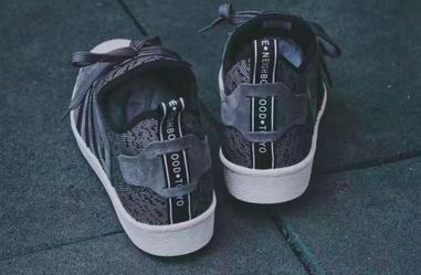 一双蓝色的篮球鞋adidas,adidas最顶尖系列篮球鞋