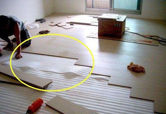 我家瓷砖上直接铺木地板，朋友都笑我傻，知道好处后他们傻了