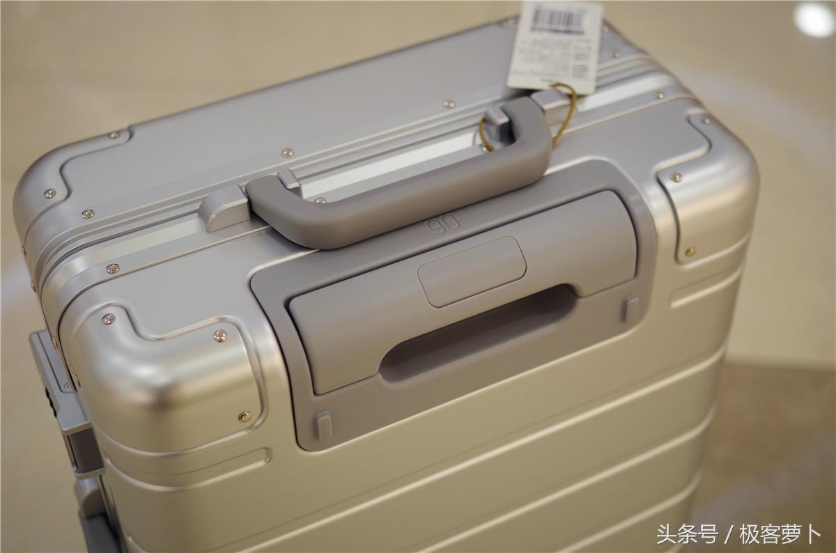 999元+镁铝合金+TSA锁，小米再扮价格屠夫叫板RIMOWA