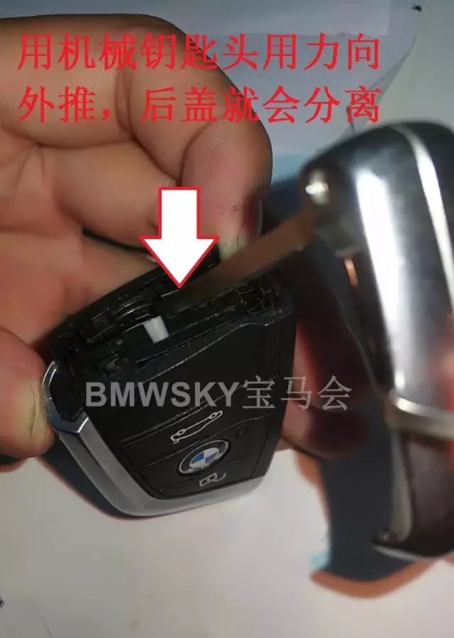 宝马x3的车钥匙电池怎样更换,宝马120i钥匙更换电池视频